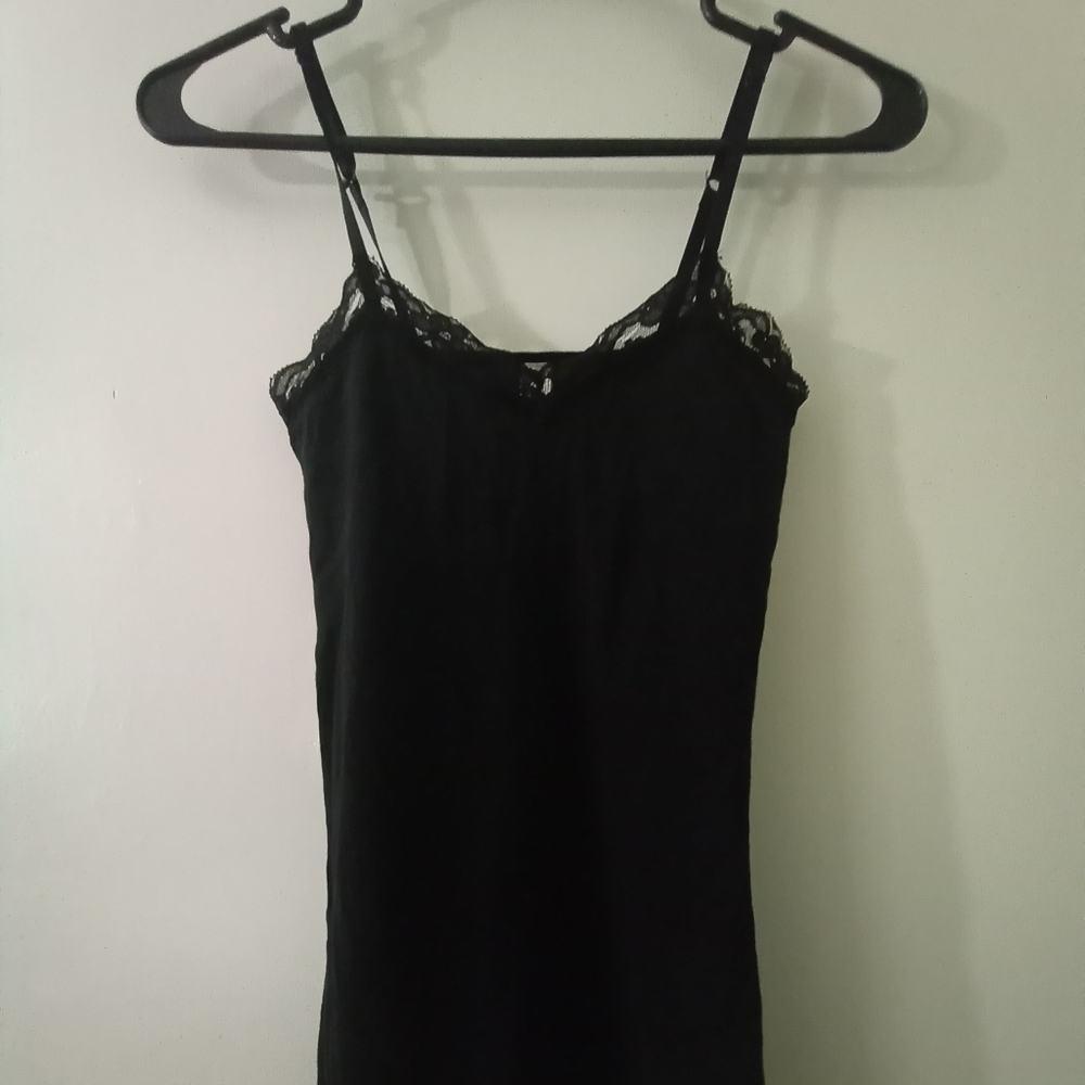 Woman's No Boundaries Lace Tank Top.